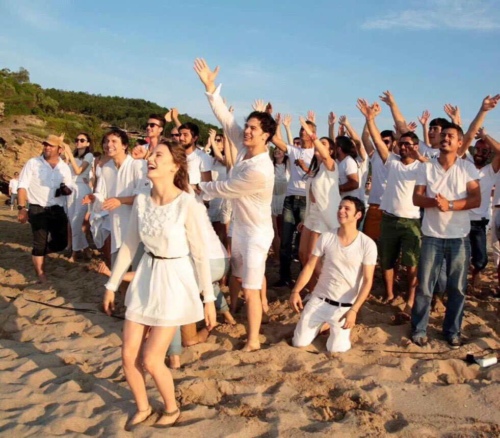 ahsenozden's tweet photo. En güzel ekip 🙌🏻 #medcezir https://t.co/v12tbgqzZm