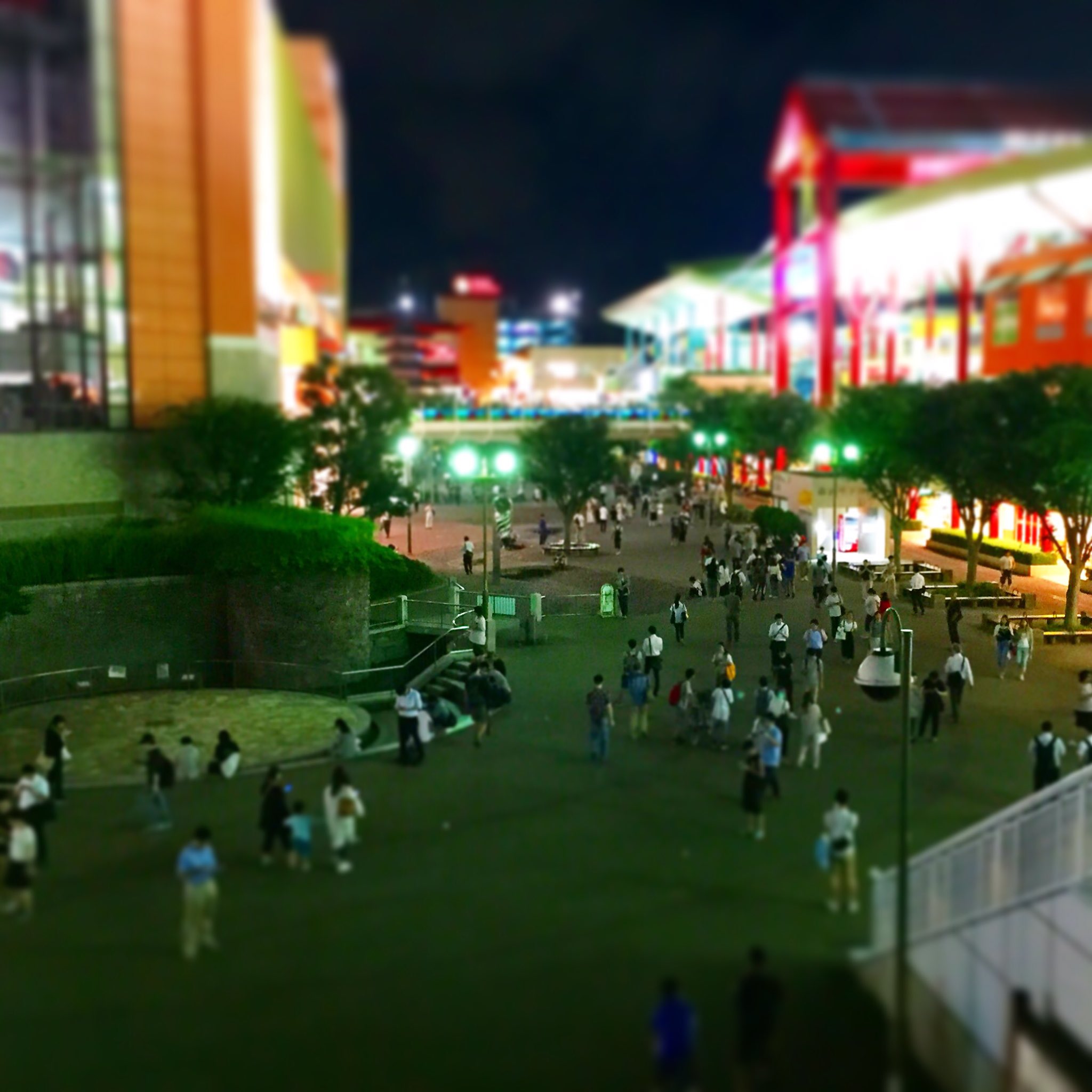 エビジョイ 海老名情報サイト ポケモンgo 海老名中央公園 ビナウォーク 平日の夜にもかかわらず凄い人の数 みなさん ポケモンやってるのかな 海老名 ポケモン 公園 Ebina Pokemongo Pokemon Park T Co Czck658htu Twitter