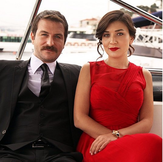 OzlemYBejaia's tweet photo. لو كان غير ما توقف❤  😳😳😳
#askinbedeli #gulsahcomoglu
@denizbolisik  ❤
@OzleMMadeN ❤
@tolgaakman ❤
@gulsahcomoglu ❤ https://t.co/0o3Xz8MbW3