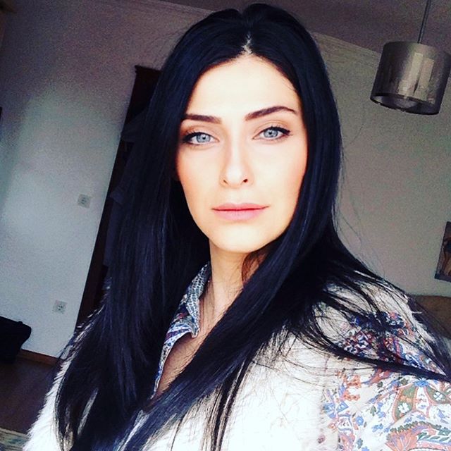 OzlemYBejaia's tweet photo. لو كان غير ما توقف❤  😳😳😳
#askinbedeli #gulsahcomoglu
@denizbolisik  ❤
@OzleMMadeN ❤
@tolgaakman ❤
@gulsahcomoglu ❤ https://t.co/0o3Xz8MbW3