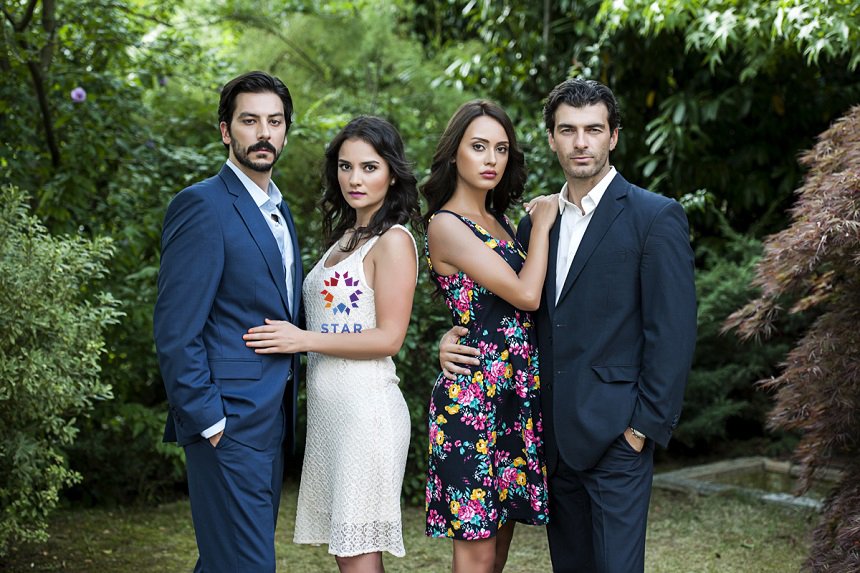 OzlemYBejaia's tweet photo. لو كان غير ما توقف❤  😳😳😳
#askinbedeli #gulsahcomoglu
@denizbolisik  ❤
@OzleMMadeN ❤
@tolgaakman ❤
@gulsahcomoglu ❤ https://t.co/0o3Xz8MbW3