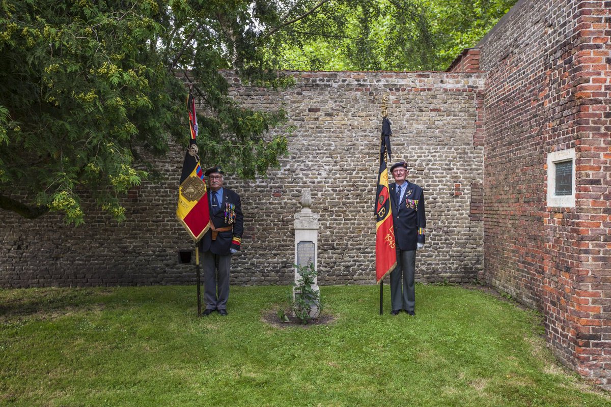 StadBrugge's tweet photo. Oorlogsheld kapitein #Fryatt die 100 jaar geleden werd terechtgesteld, gehuldigd in #Brugge https://t.co/SxEkwNeq7U https://t.co/ssumBtEfge