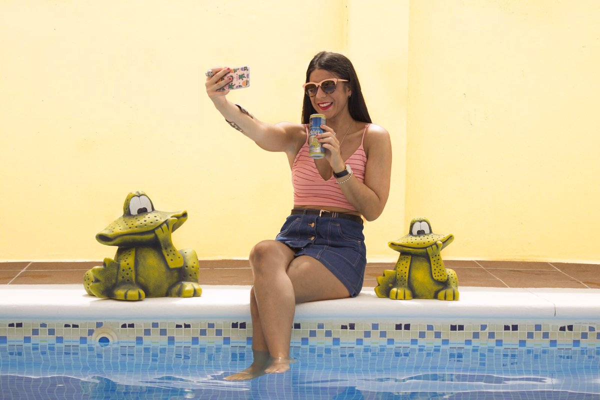 Cucanut's tweet photo. ¡Me encantan las tardes de verano con un bañito refrescante y #Buckler00radler! #elveranomásrefrescante @buckler00 https://t.co/NaAh3BzDQc