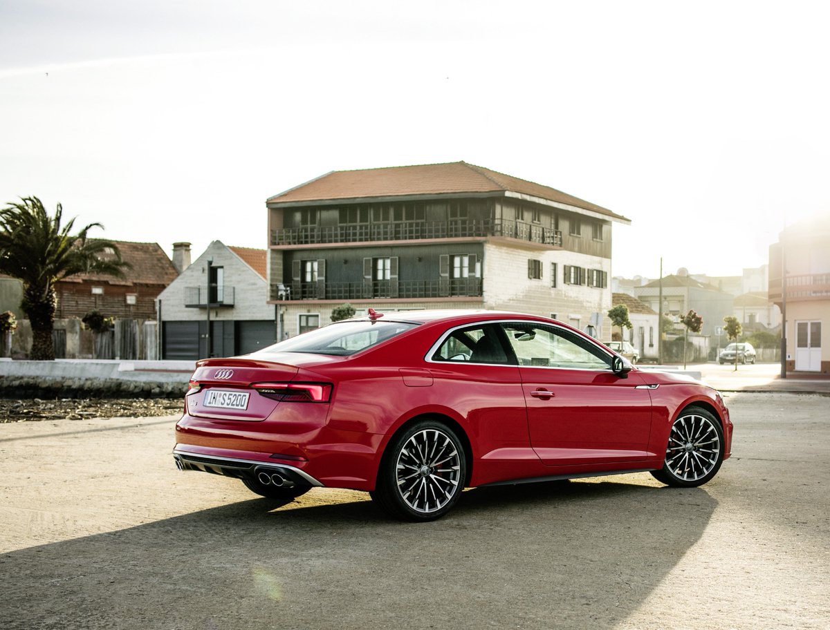 audispain's tweet photo. Un icono de diseño con salsa picante. Apetecible, ¿verdad? Configura el #S5 aquí: https://t.co/Gx52rUguVp https://t.co/m0TtzCOCQU