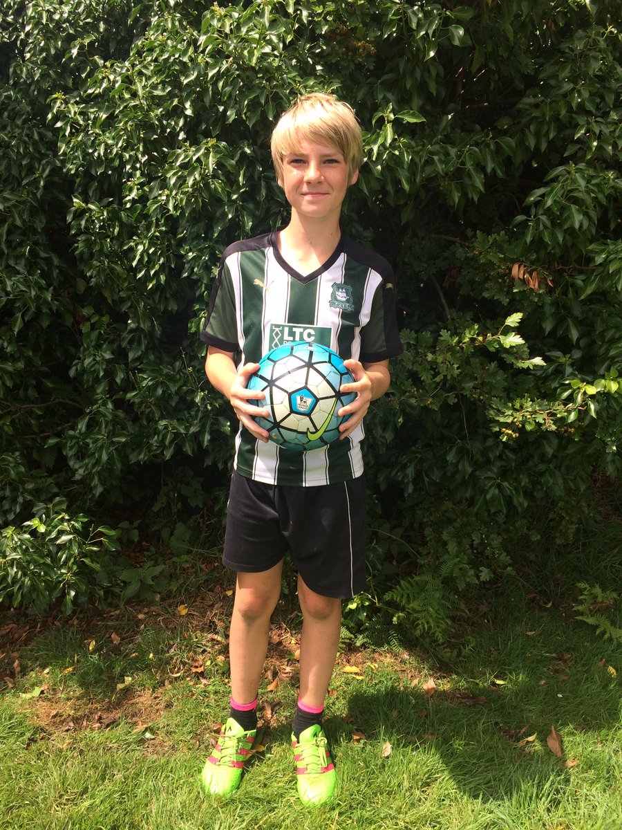 park_fc1's tweet photo. Delighted to announce the signing of Alex Jacob Barcelona u18s team on a 2 year deal #pfc https://t.co/yQGGEO1ZJA