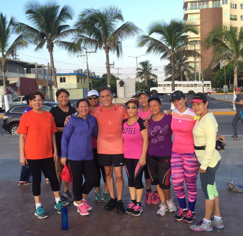 YoconYunes's tweet photo. ¡Felicidades a las amigas que practican Zumba! Mejoran su  condición física y preservan su salud. Son buen ejemplo. https://t.co/VfGmaFmerd