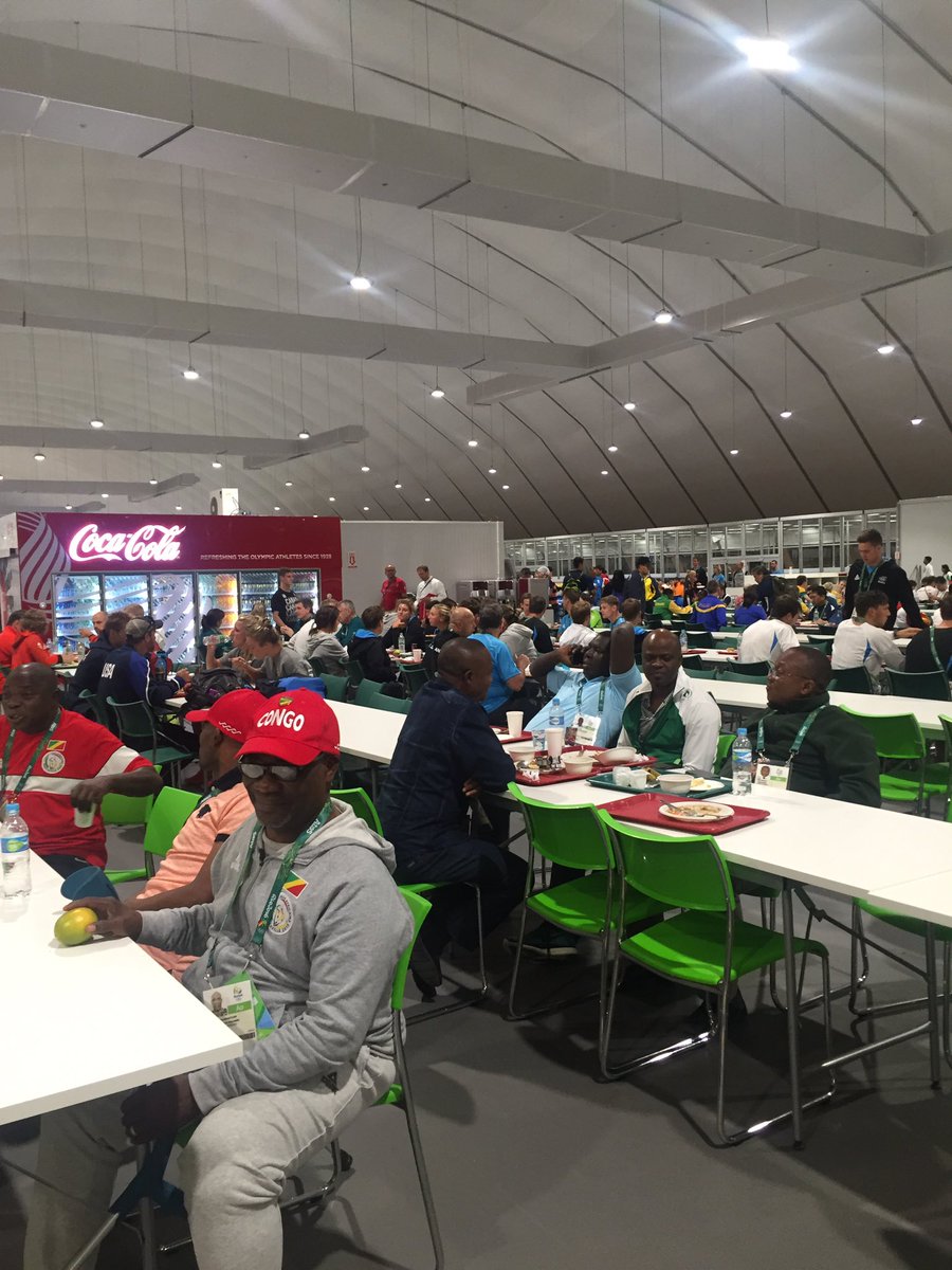 Бөмбөрцөгийн хүчтэнүүдийн оройн зоог / тамирчдын хотхон/