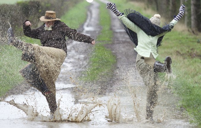 HydeInsideShop's tweet photo. Heading to @TheGameFair tomorrow? Visit @filthyweather stand F843 for fab rain skirts and our #featherschina range https://t.co/rc8DchtUJm