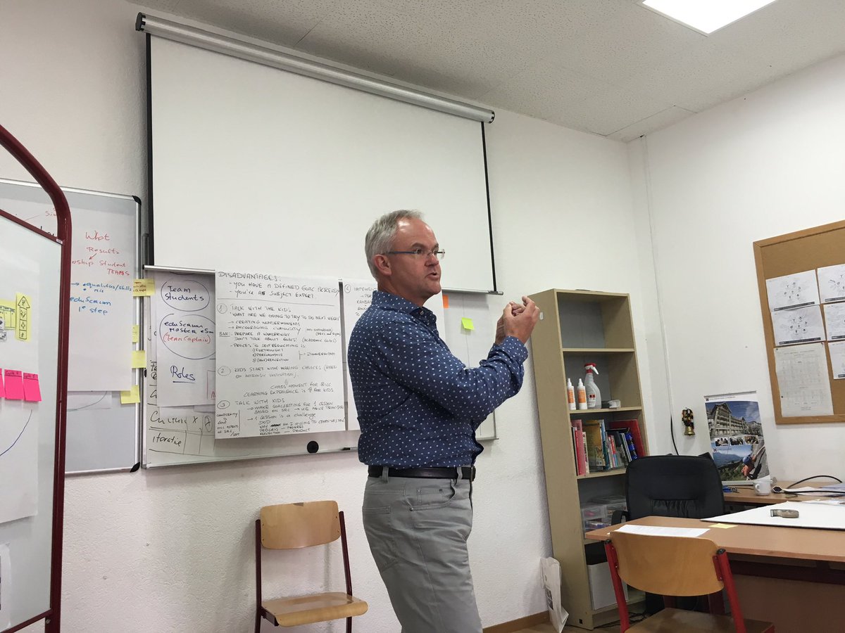 agileschools's tweet photo. Jan Fasen sharing the @agoraroermond experience to learning. 
Shift from Curriculum to Curiosity. #AgileEdu https://t.co/hBiMDn9wUU