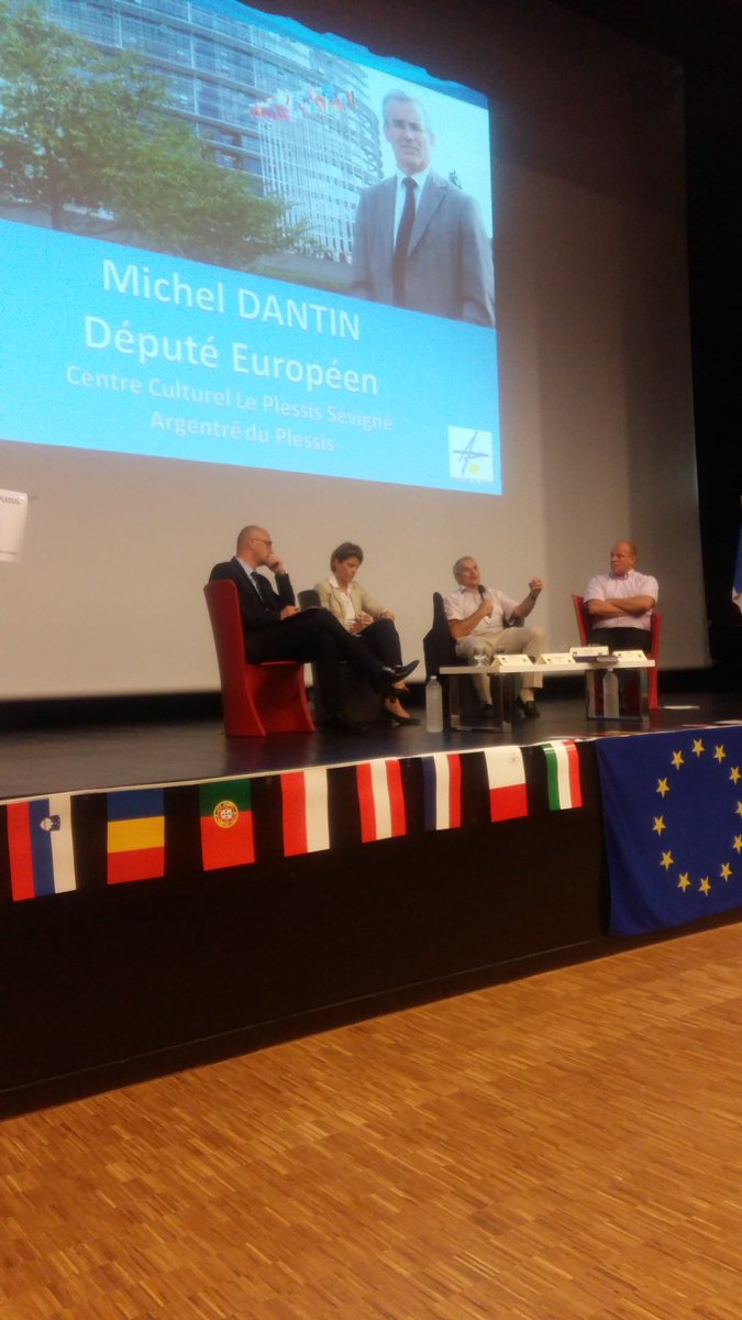 bizeul_thomas's tweet photo. Débat avec le Député Européen Michel #Dantin avec près de 200 agriculteurs à #Argentre du Plessis. https://t.co/17d7tgZLS6