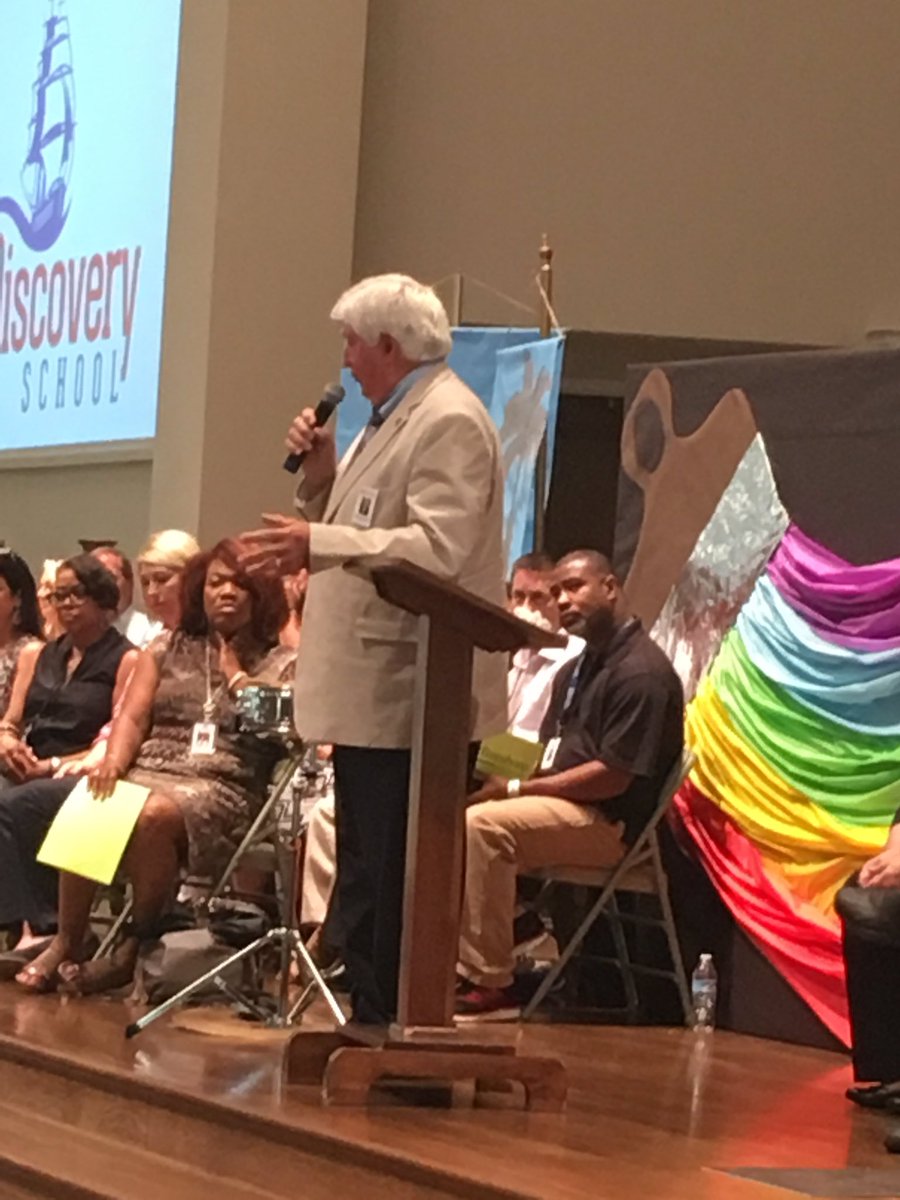 MCScommunicates's tweet photo. MCS School Board Chairman, Butch Campbell, lifting up our amazing teachers.@MCScommunicates #mcsinservice https://t.co/SW5SKxExaK