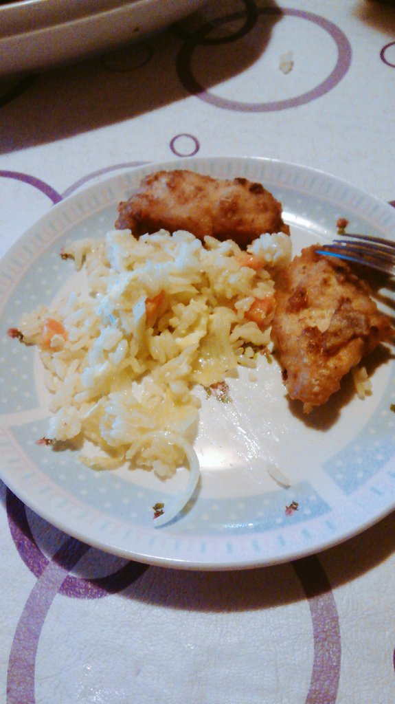 JessDCTorres's tweet photo. @MaiiLuce y @marchunuky mi almuerzo de hoy! #ComidaAsiatica #PolloThai #ArrozFrito 👌👏🙌🍚🍗🍴😍😘 https://t.co/SRRyJlQjsl