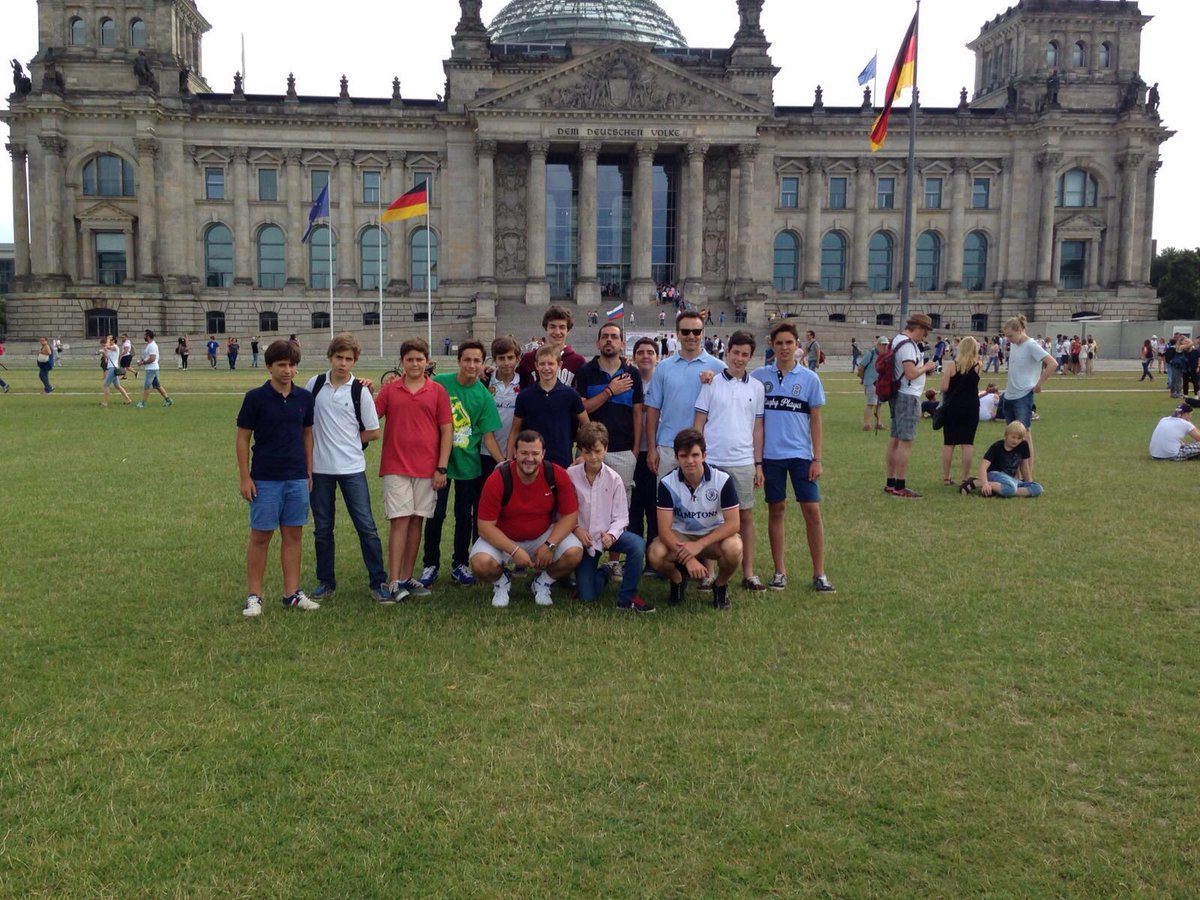 ClubMoraleda's tweet photo. Más fotos de Berlín. Esta tarde salimos hacia Polonia. #JMJCracovia2016 https://t.co/X7zGuDzIHw