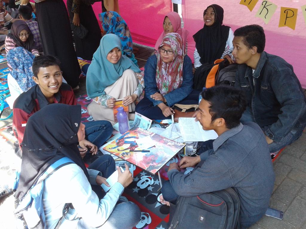 Pagi tadi telah dilaksanakan Penyambutan mahasiswa/i baru Pekalongan di UNNES. Terima Kasih atas antusiasnya. :)