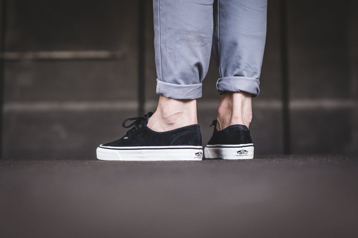 vans authentic og suede black