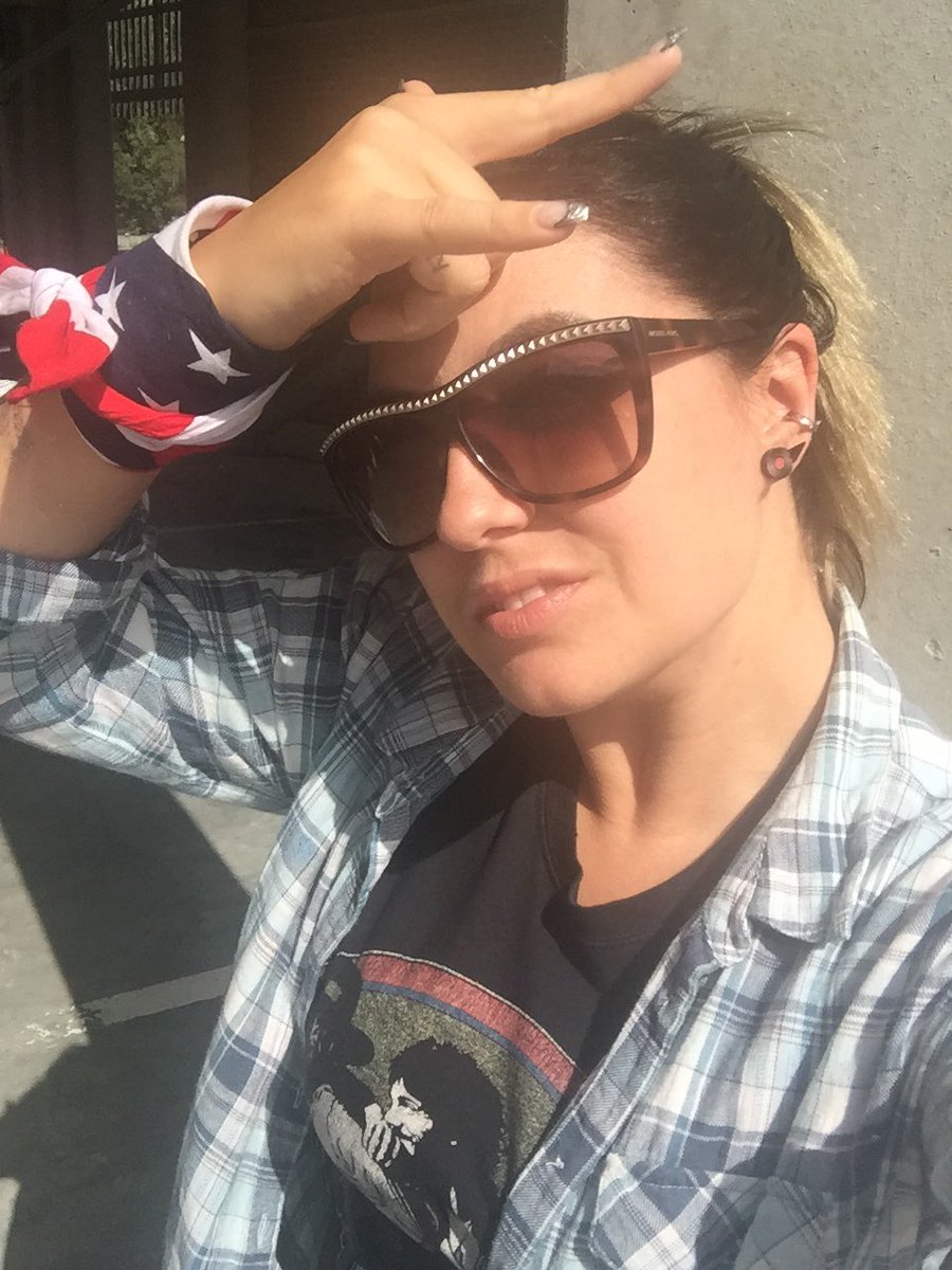 Tougher_TT_Rest's tweet photo. Waiting on my ride- it is BOSSTIME! #SpringsteenOslo https://t.co/AuO64x6dag