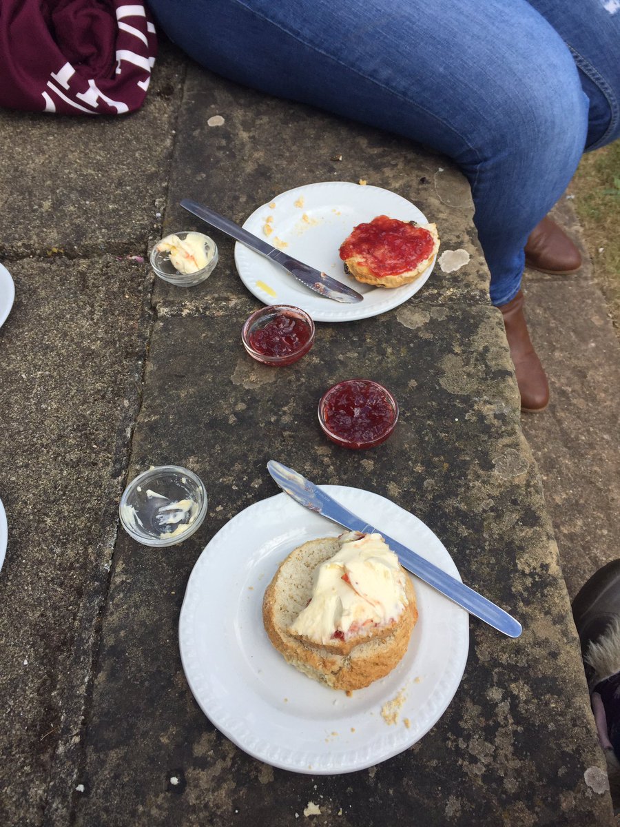 Anchor_Girls's tweet photo. Yep, definitely in Devon #sidquest #funinthesun #creamteas https://t.co/OPleWYWVoG