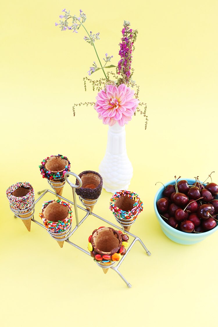 wishesNdishes's tweet photo. DIY Candy Coated Chocolate Dipped Cones 4 ice cream parties! https://t.co/CjIp01UVuo @Walgreens #HDOpenContainer #ad https://t.co/9gra6lKuAm