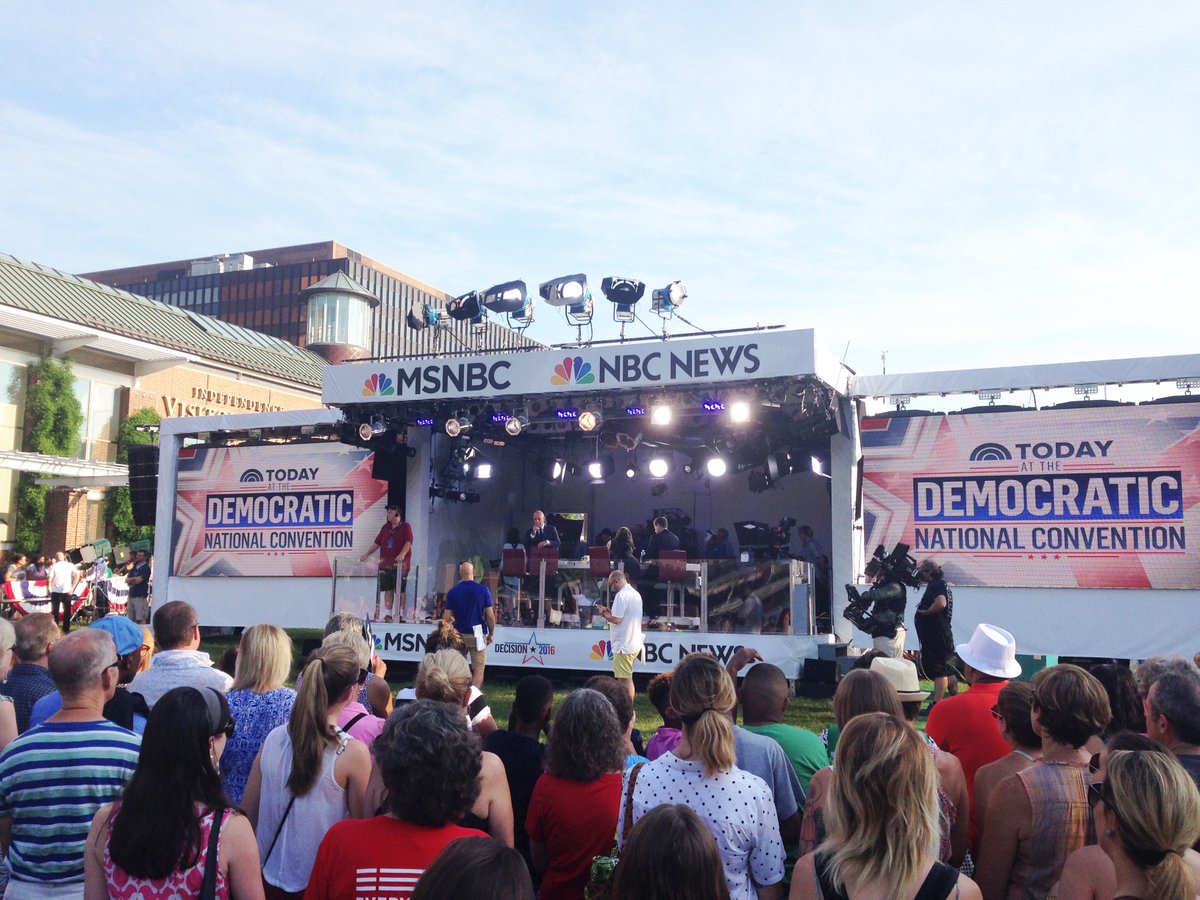 wfgdstudio's tweet photo. Happy to catch the @TODAYshow in #Philly on Independence Mall. #DNC #DNC2016 #DNCinPHL https://t.co/uwFJJgneyS