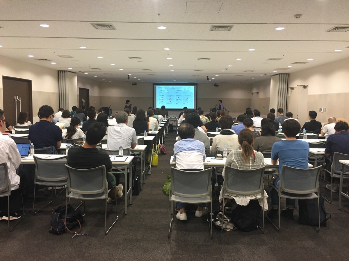 Benchmark_EN's tweet photo. Goro giving an excellent seminar to attendees from the #fashion industry #Tokyo #jfiff @BenchmarkJP #BenchmarkLive https://t.co/vJkawpDs6D