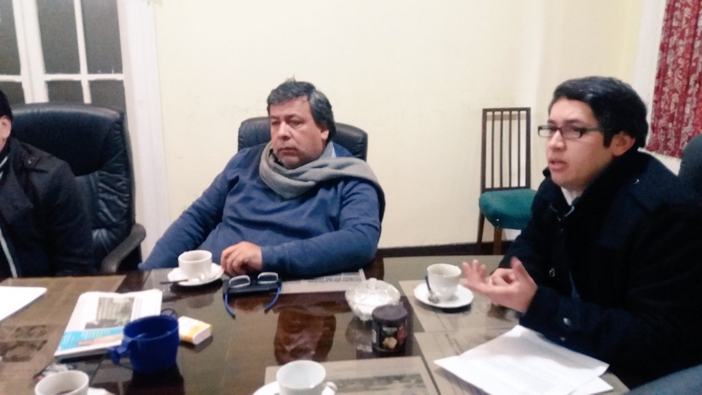 USextaSur's tweet photo. Nos reunimos con Alejandro Fernández, ex jefe gabinete de Ministerio de Educación https://t.co/DonnlDawEf #USextaSur https://t.co/JLo60rMjQX