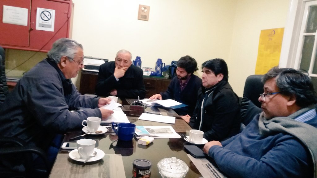 USextaSur's tweet photo. Nos reunimos con Alejandro Fernández, ex jefe gabinete de Ministerio de Educación https://t.co/DonnlDawEf #USextaSur https://t.co/JLo60rMjQX