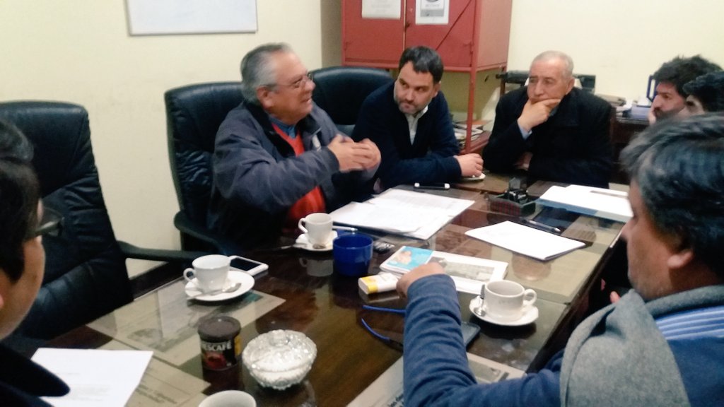 USextaSur's tweet photo. Nos reunimos con Alejandro Fernández, ex jefe gabinete de Ministerio de Educación https://t.co/DonnlDawEf #USextaSur https://t.co/JLo60rMjQX