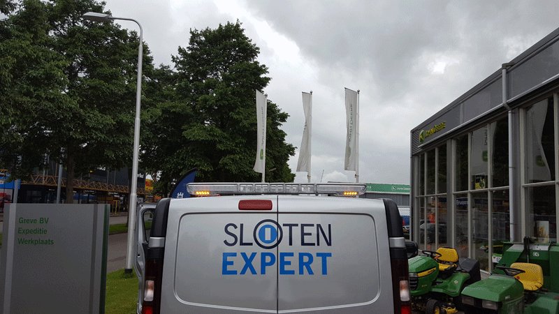 rayonics's tweet image. Onze Armas Spark flitsbalk is ook leverbaar met richtingaanwijzers en kan indien gewenst alternerend knipperen.