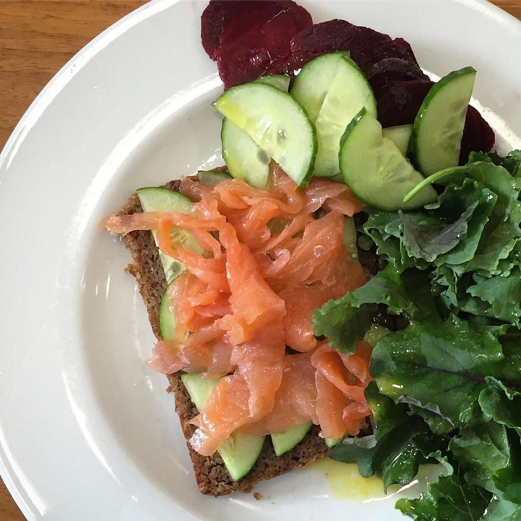 Smoked salmon from @thefreshfishshop and cucumber and beets from @brockmansfarm. #yestoloc… ift.tt/2a22OdQ
