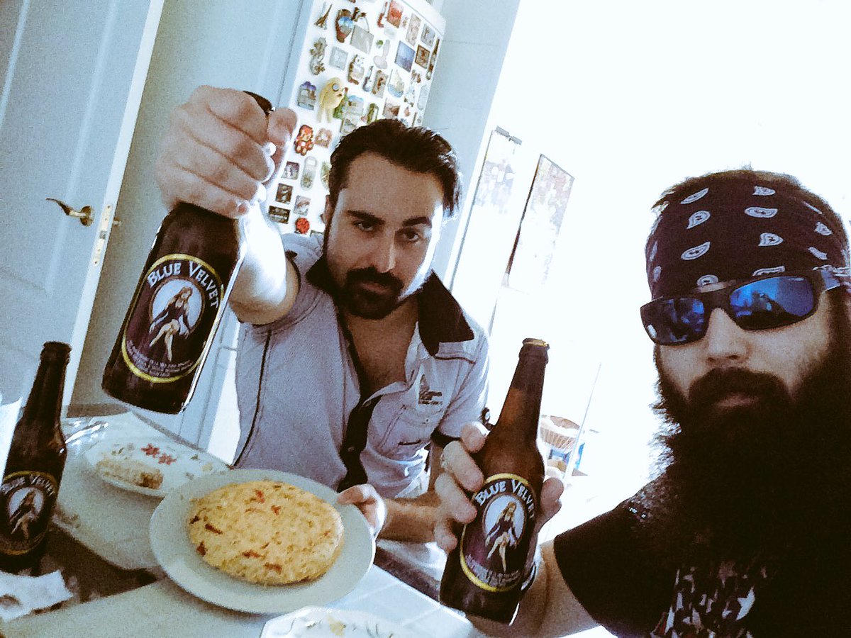 CheviJdn's tweet photo. Comiendo en casa del señor @Barny_Arkania que me ha invitado a sus dominios RT si tiene buena pinta!! https://t.co/QRZT1F63TT