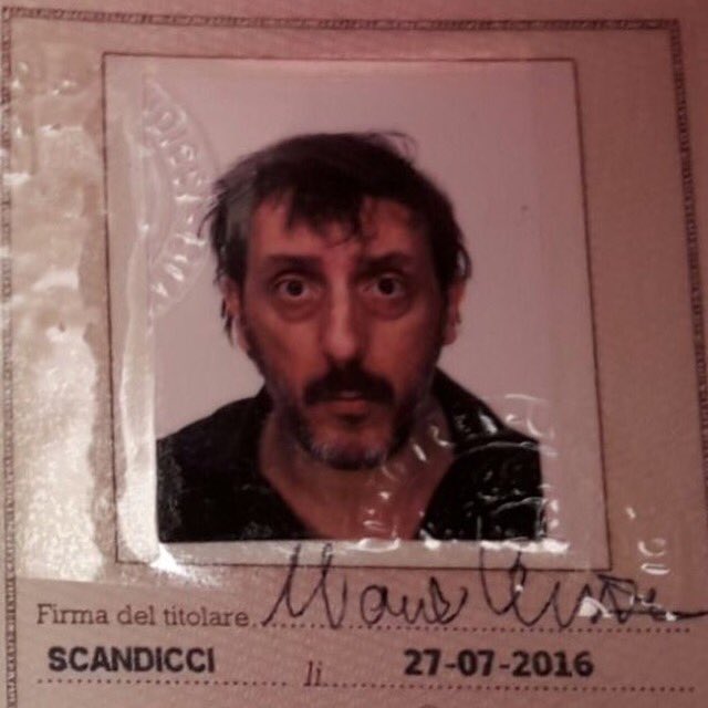 leonardopieracc's tweet image. Il passo tra foto della carta d'identità e foto segnaletica è brevissimo.