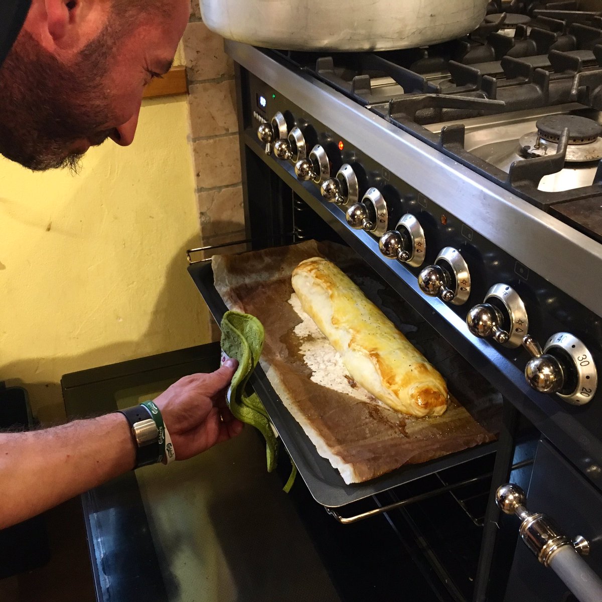 Ai_Zei's tweet photo. Tortino con robiola (rigorosamente #AiZei) e Pastin (ovviamente di Tisoi).
#food #belluno #agriturismo #kmzero https://t.co/VZC0vwmMdJ