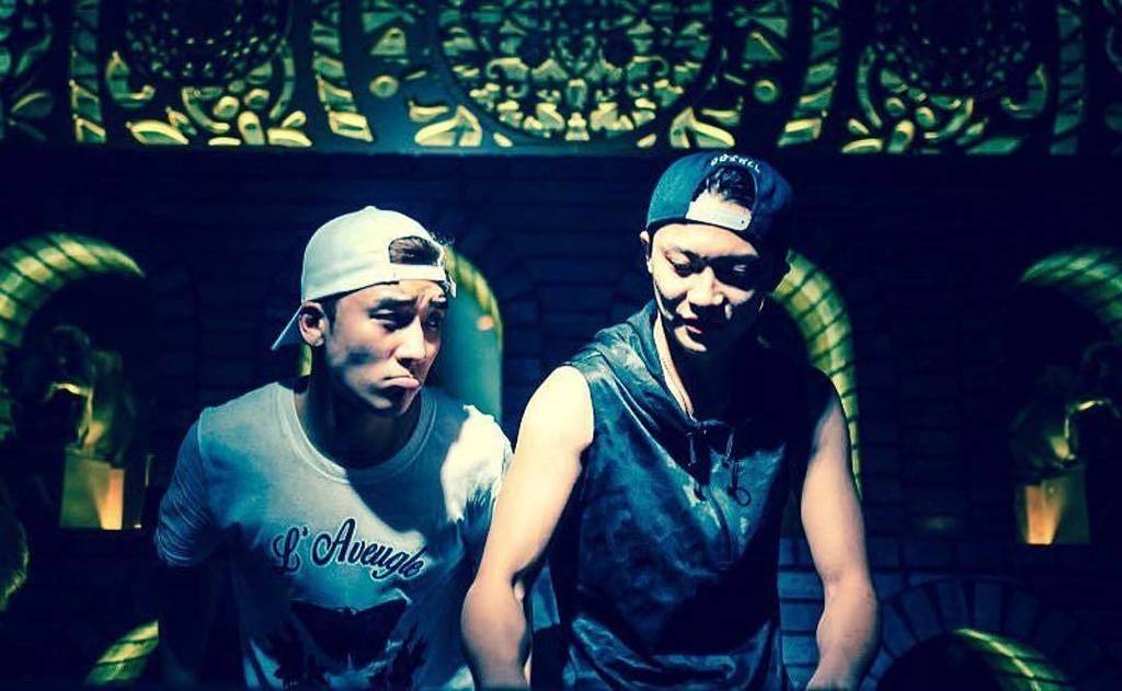 bigbangupdates's tweet photo. officialdjunity: okok I'll play your favorite song 😂😂😂 #howcanyousaynotothatface https://t.co/oV9OnrufxZ