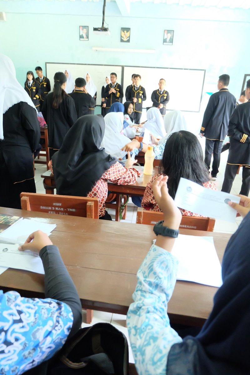 Mpk_3kabta's tweet photo. Hiyah yang lagi pada ngisi formulir pendaftaran MPK~ https://t.co/jLojS379cL