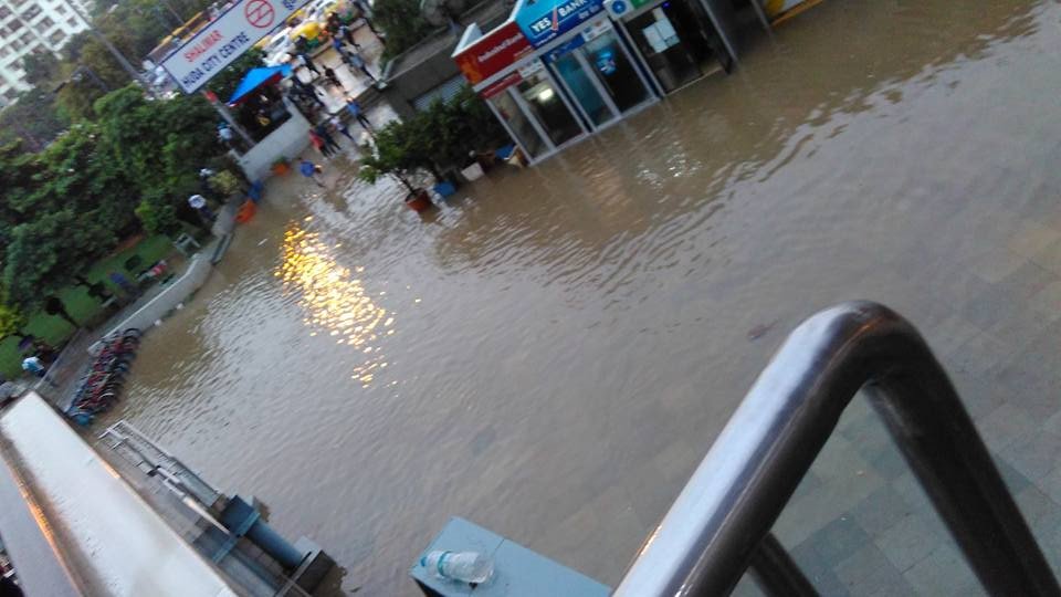 MaidenTales's tweet photo. #rains #gurgaon #HUDA #stay #safe https://t.co/9uudj12jz8