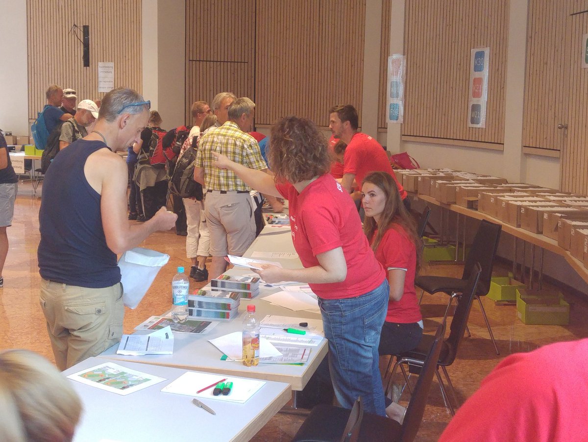 DavosKlosters's tweet image. #swissalpine #davos Startnummernausgabe im Kongresszentrum