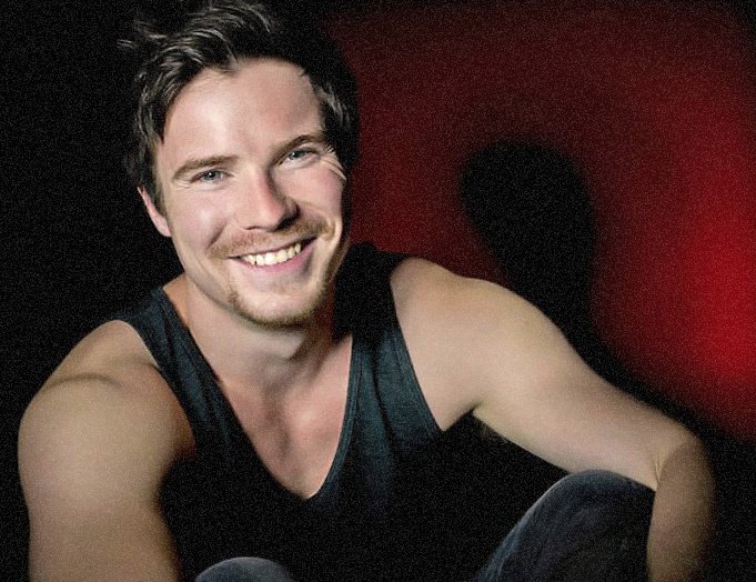 Se busca a Travis Brown, OC de TWD. 

FC: Joe Dempsie.

Interesados MD.

¿Un RT? ¡Muchas gracias!