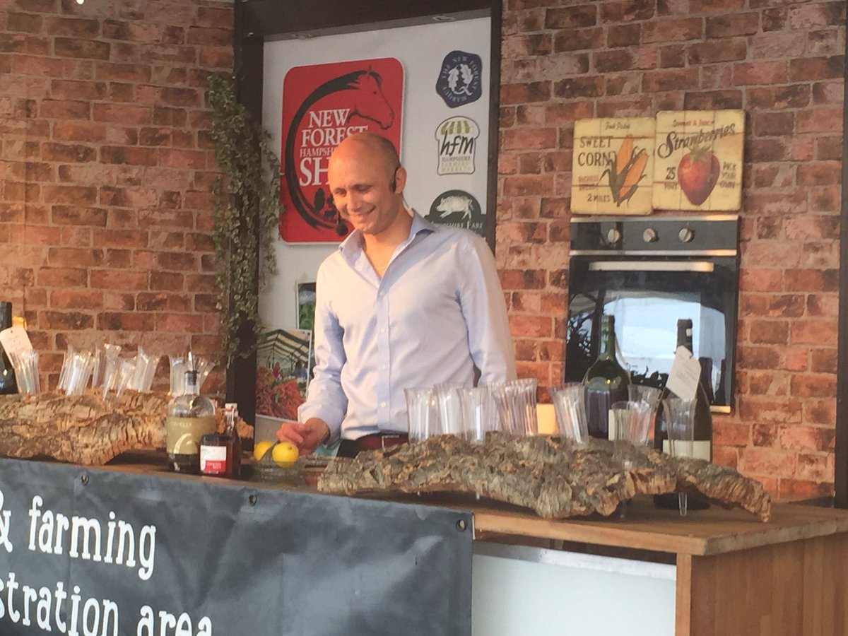 It was a great turn out watching maurizio at the New Forest Show. <a href="/chewtonglen/">Chewton Glen</a> @TheGMChewton <a href="/cgbartenders/">Chewton Bar & Lounge</a>