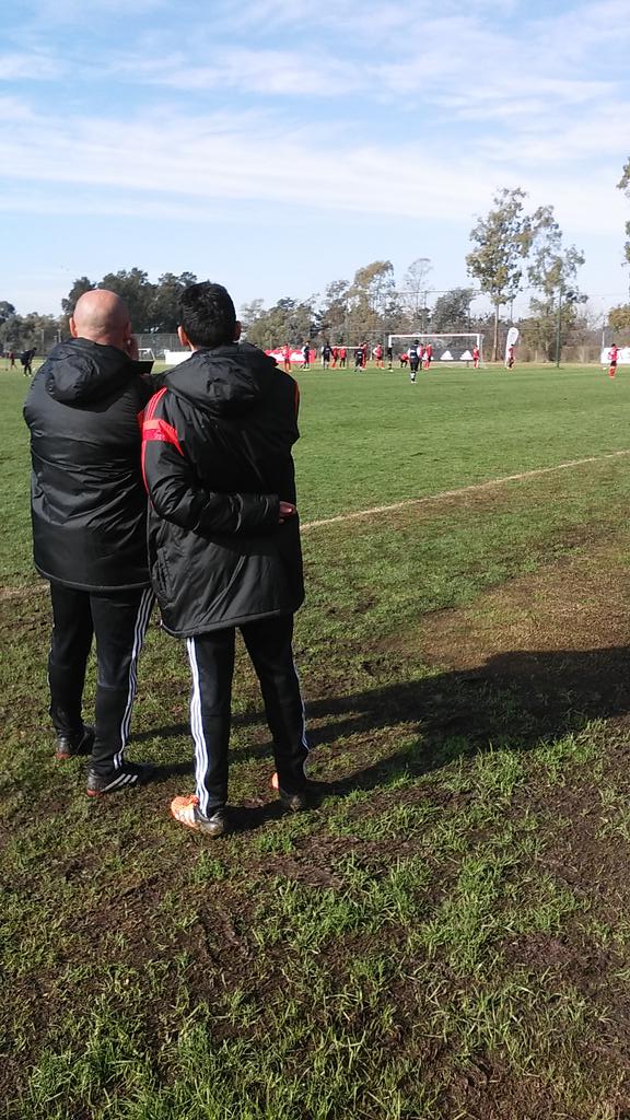 DamianGiovino's tweet photo. Disfrutando del amistoso de la Reserva vs Central Córdoba de SdelE, con gente amiga. https://t.co/Zc61onaIhF