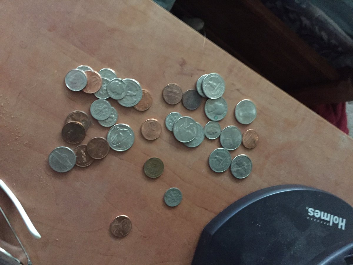 xerinlynnwx's tweet photo. Ryan moved his stuff out of my old apartment &amp; left me $3.72. It's about time I started making a profit on this shit https://t.co/MOlGkrtHMY