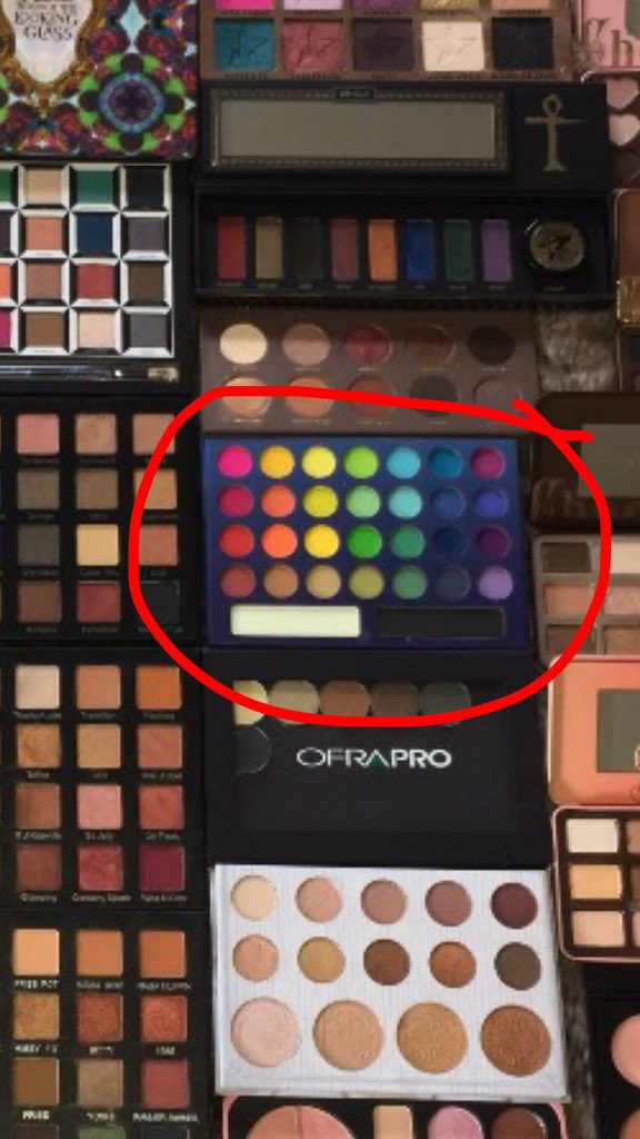 Linakhanxxx's tweet photo. @_alyssabeauty_  what's this pallete called?😍😭 https://t.co/cWvOIR0trN