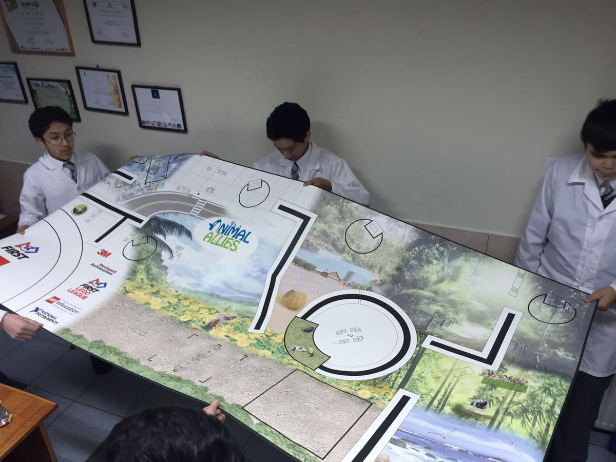 elrefugiopenco's tweet photo. Nuestros alumnos de robótica sorprendidos con lo que llego hoy @FLLChile @Sparktalents #FLL2016 #ANIMALALLIES https://t.co/z6WjabcDH4
