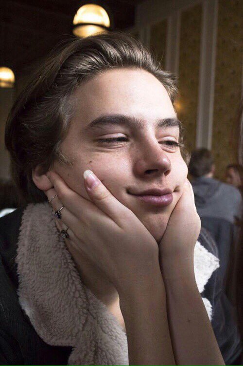 TheANNABABY's tweet photo. Cole Sprouse 💗 https://t.co/8DJO6e3nZS