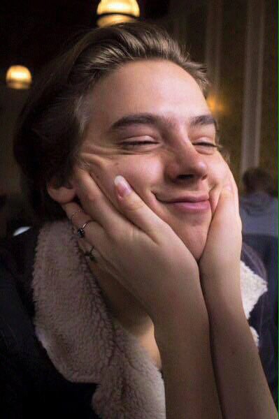 TheANNABABY's tweet photo. Cole Sprouse 💗 https://t.co/8DJO6e3nZS