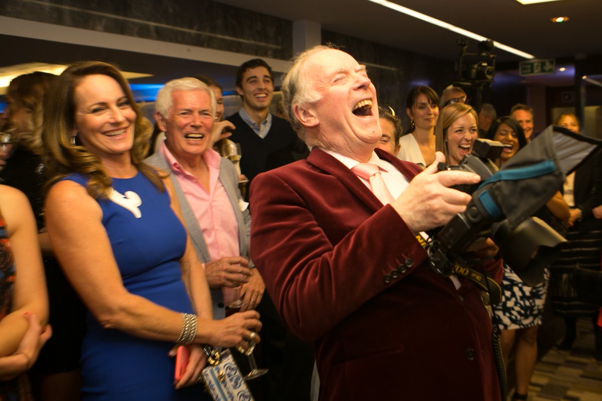 incognitoartist's tweet photo. Loving this crowd shot! IA taking entertainment from ordinary to extraordinary! #melthearts #blowminds https://t.co/9PwNnlqZVX
