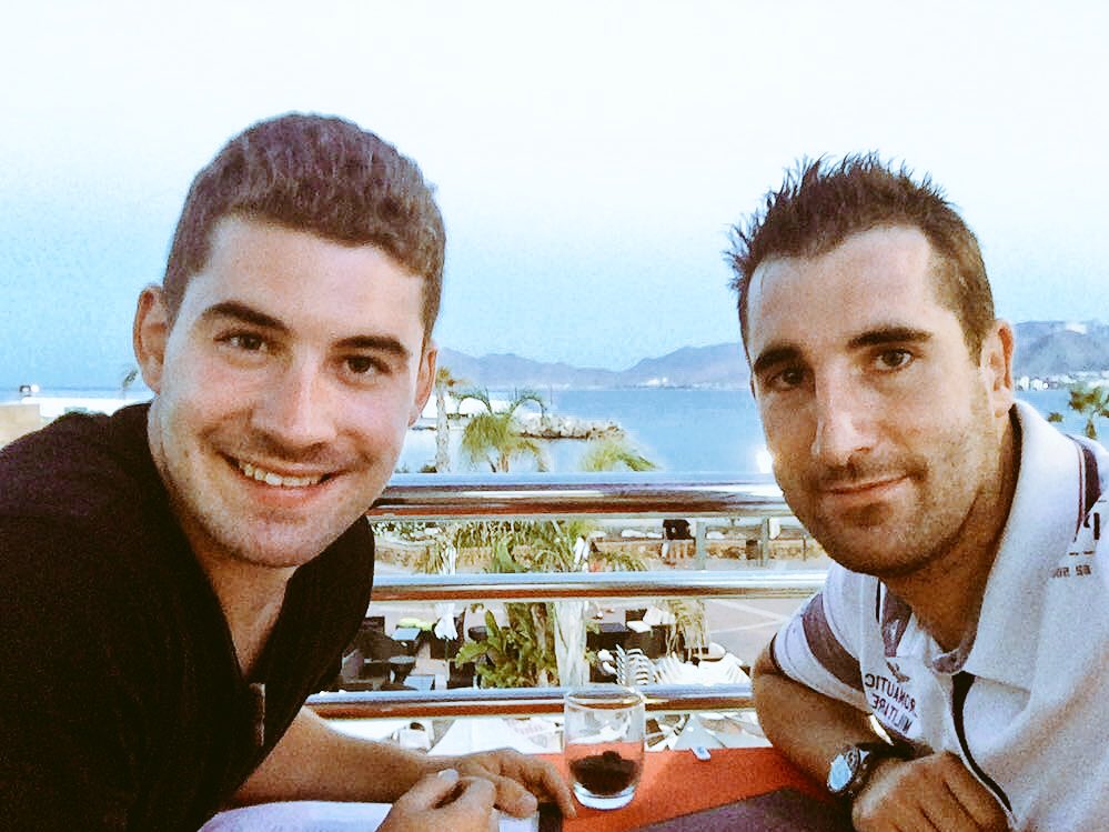 Leuven_'s tweet photo. #zapeando672 Somos amigos o hermanos Álvaro y yo? De vacaciones en Almería! Besos para todos https://t.co/u6A5FQQtVu