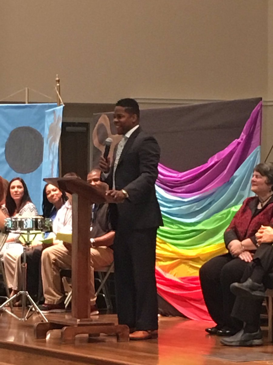 MCScommunicates's tweet photo. Dacari Middlebrooks lifting up our teachers.@MCScommunicates https://t.co/g012SNLRIL