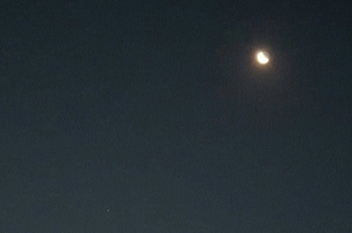 FitheachOfBooks's tweet photo. I am happy I got this shot early this morning of the Moon and Aldebaran. The sky is all clouded up now. #BeachClouds https://t.co/NPbXRm2vxq