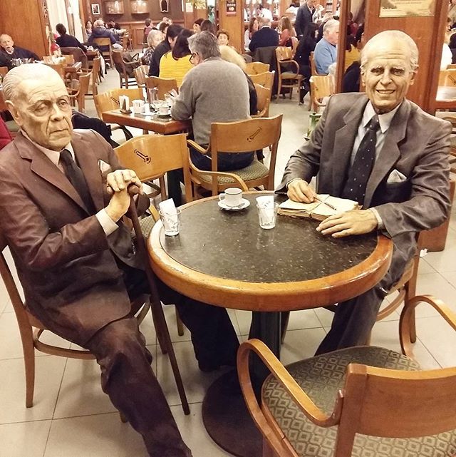 lecturayviajes's tweet image. Homenaje a Borges y Bioy Casares en el Café La Biela de Buenos Aires.
#literatura #ller #borges #bioycasares