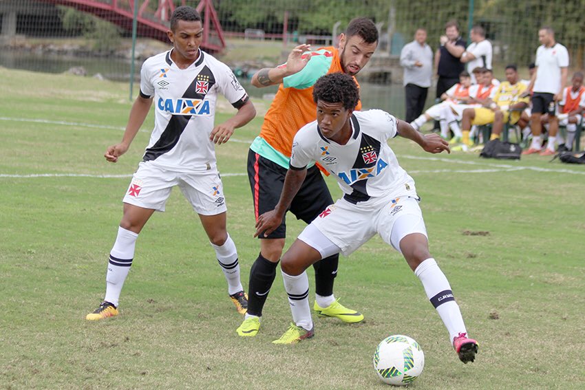 VascodaGama's tweet photo. Amistoso entre Vasco e Seleção Portuguesa Olímpica vai rolando no Resort Porto Bello!

📷: Carlos Gregório Jr/Vasco https://t.co/1h1Fzea90s